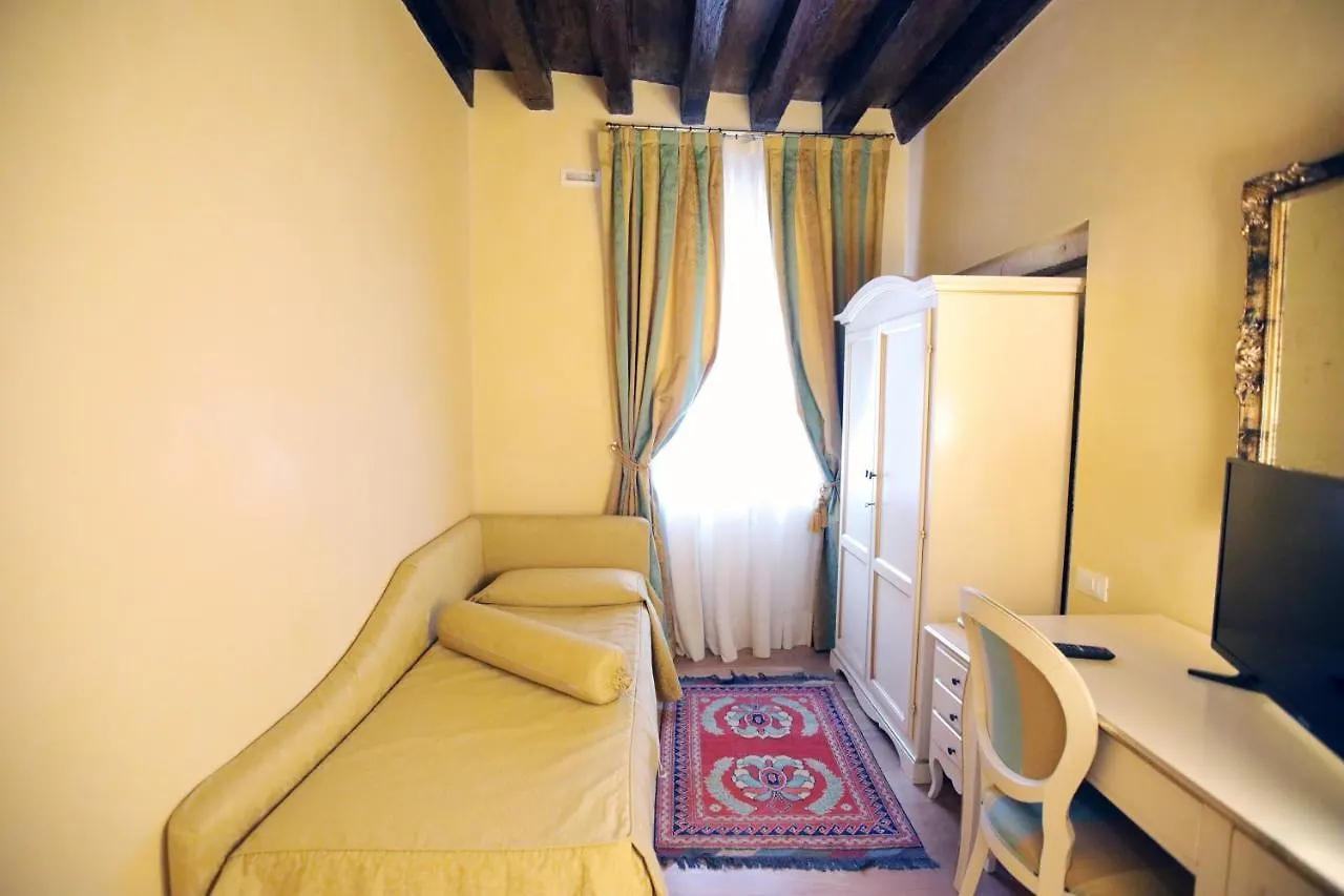 ** Guest house Alla Vigna Venice Italy